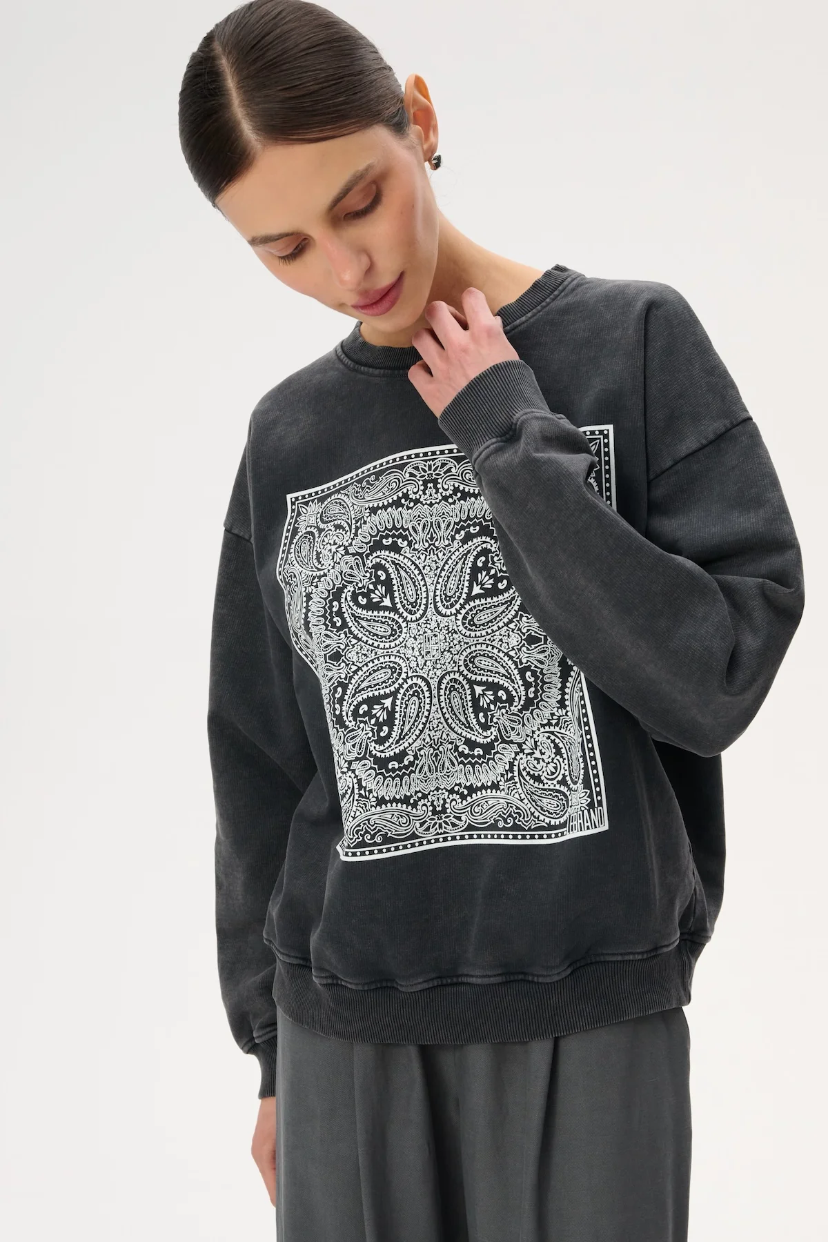 Bluza z bawełny z nadrukiem bandany - Bailey - Image 3