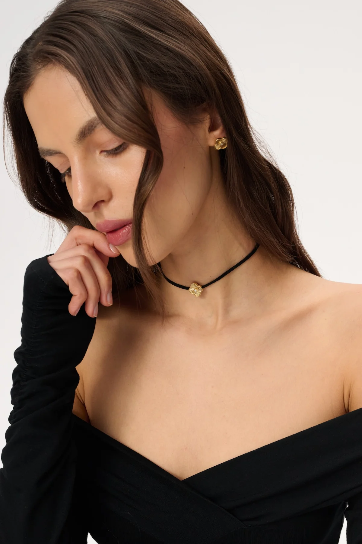 Choker w kształcie kwiatu pozłacany 24-karatowym złotem - Lylah