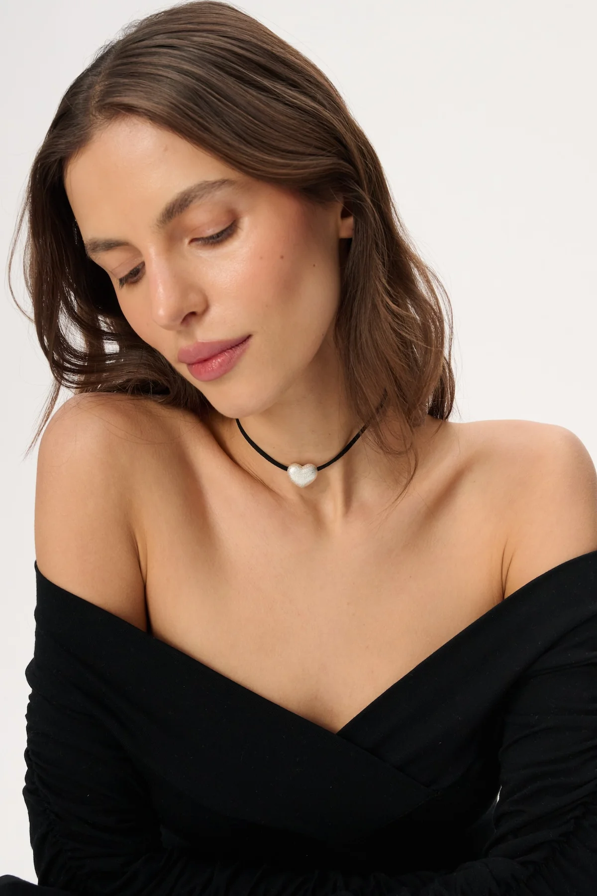 Choker z posrebrzaną ozdobą w kształcie serca - Scarlett