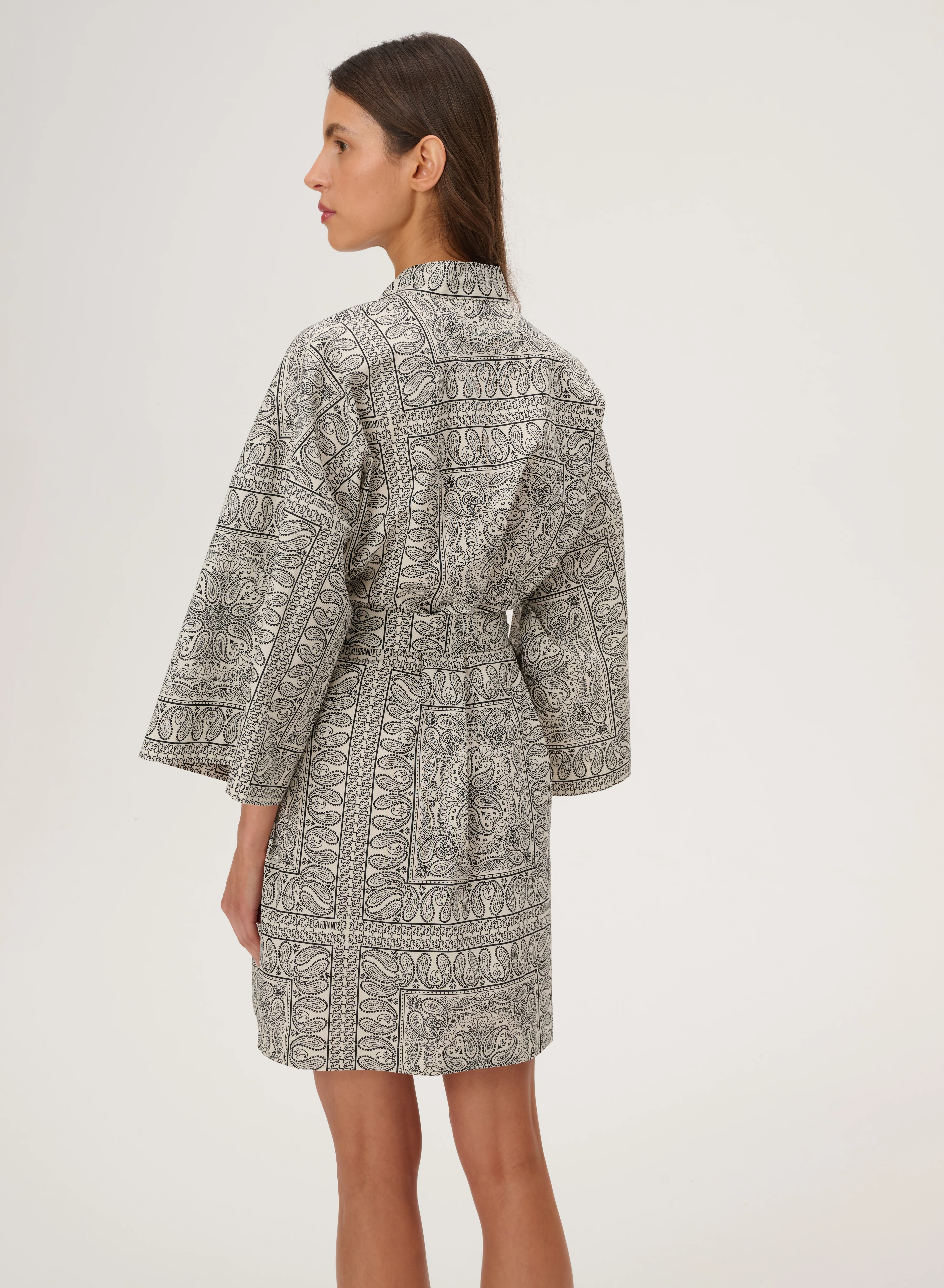Kimono z bawełny we wzór bandany w kolorze ecru - Liu - Image 3