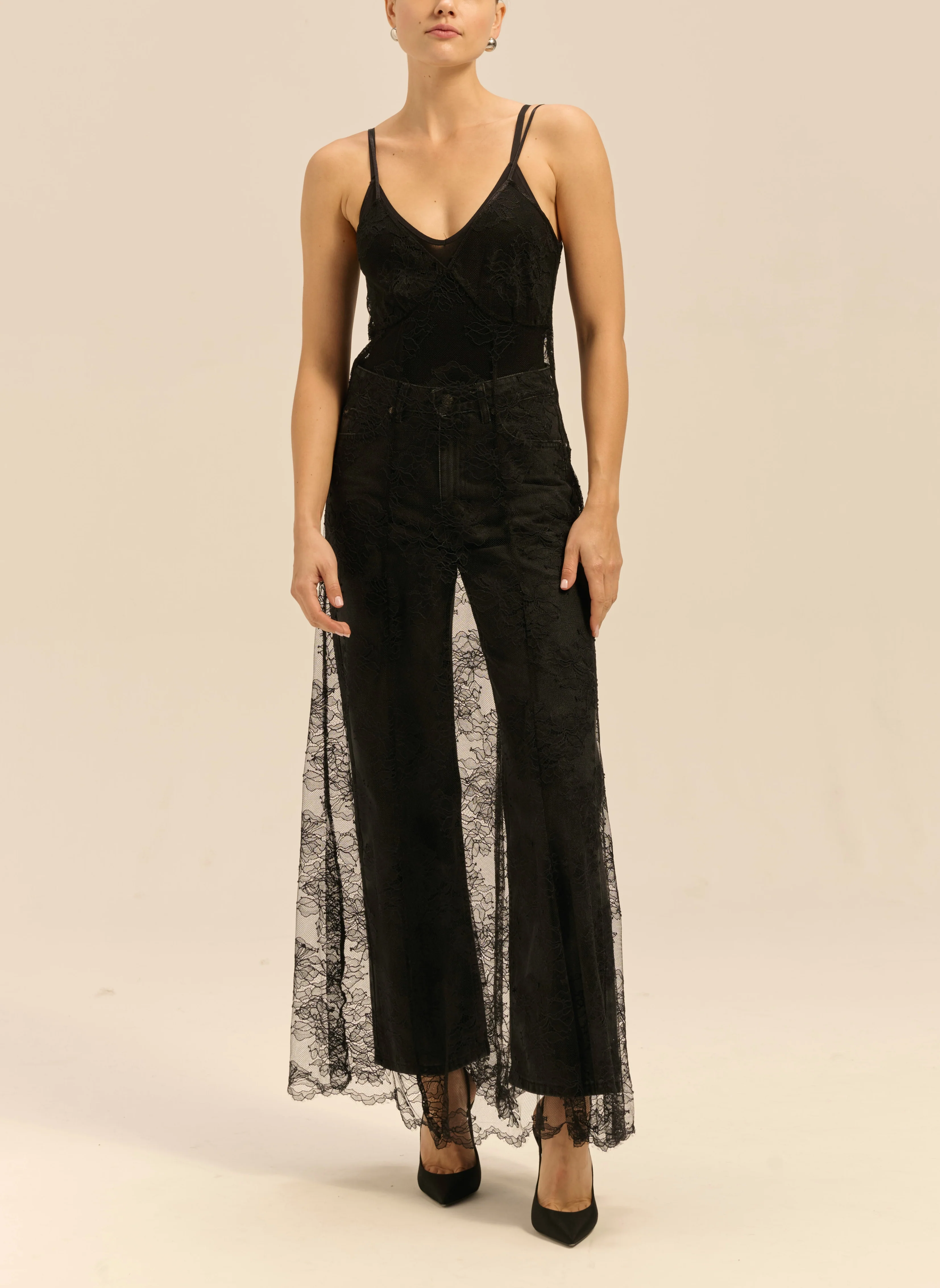 Sukienka maxi w stylu slip dress w kolorze czarnym - Gemma - Image 3