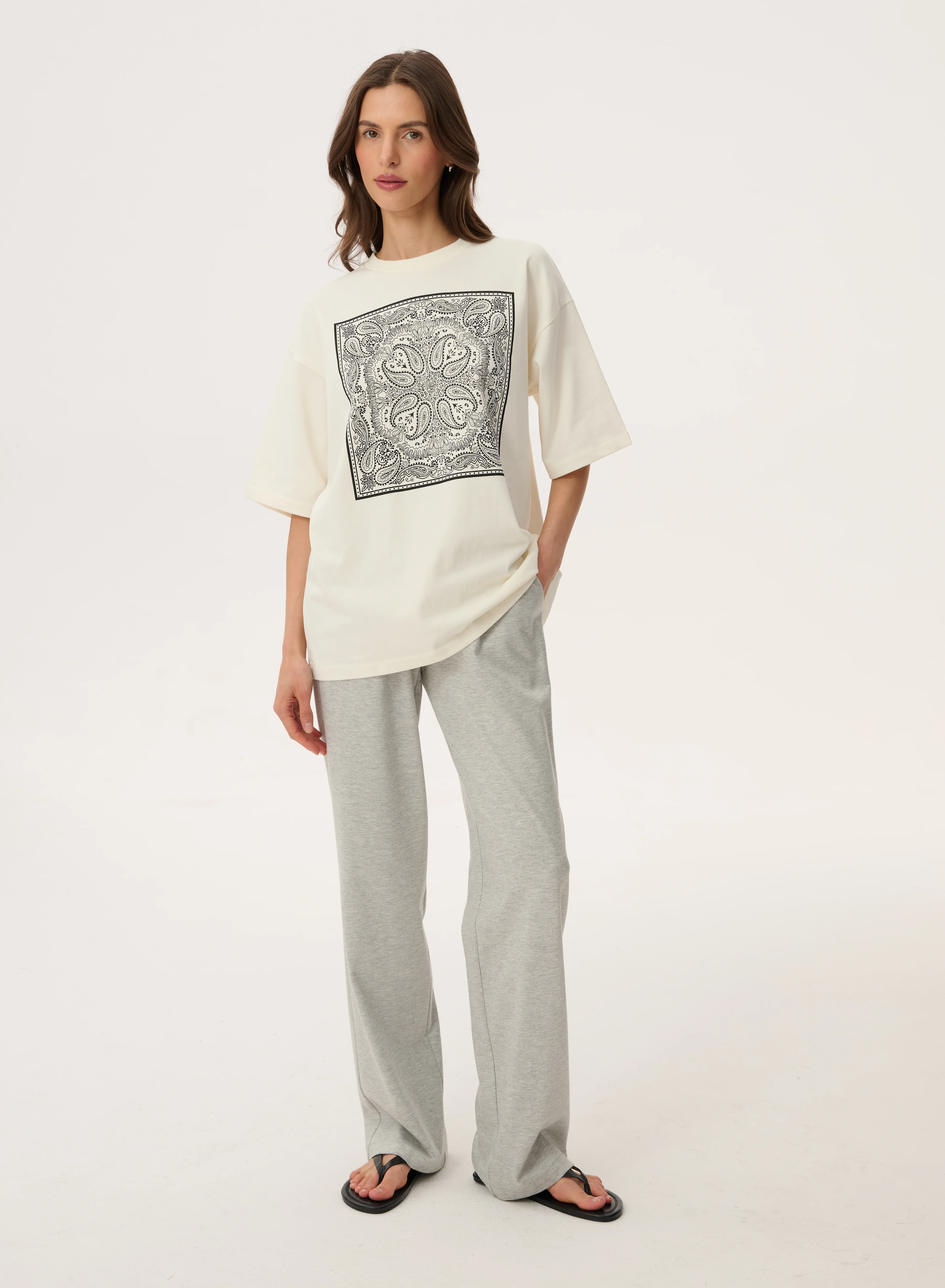 T-shirt oversize z nadrukiem bandany w kolorze ecru - Weston - Image 6